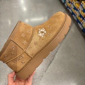 Skechers Women's Tan Floral Ankle Booties